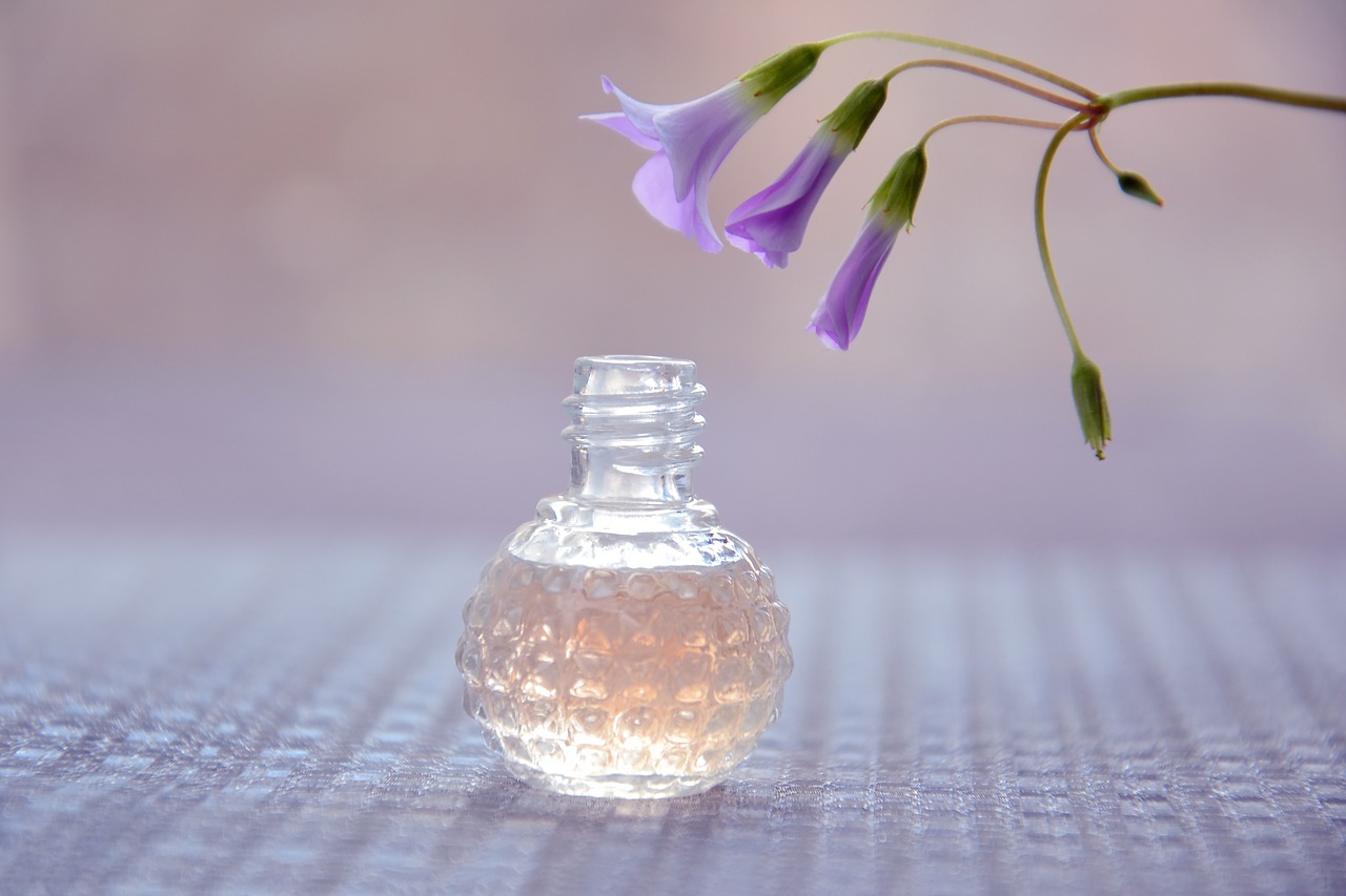perfume,aroma,bottle .jpg